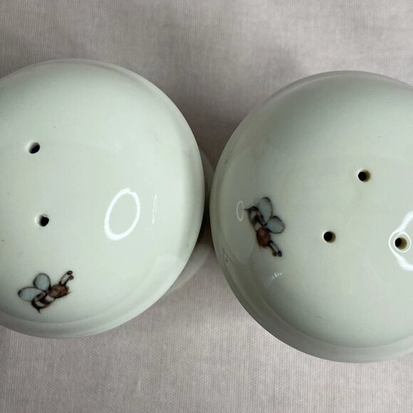 DISNEY Winnie the Pooh Blustery Day Salt & Pepper Shakers Collectable NWT - Picture 8 of 9